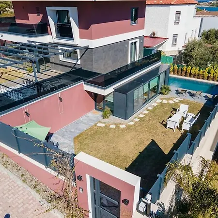 Willa Cesme'de Ozel Havuzlu, Barbeku Alanli Villa-awz111 *